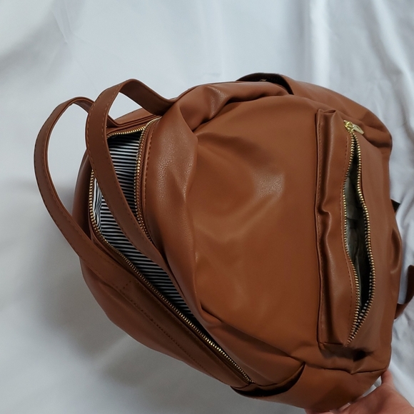 NWT Faux Leather backpack - Picture 4 of 4